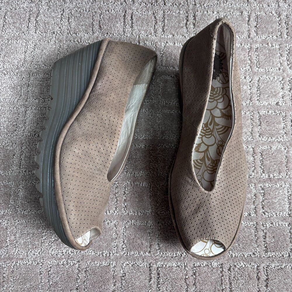 Fly London Yury Peep Toe Wedges Women's 40 / 9-9.5 Beige Leather Slip On Comfort